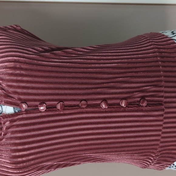 Rose button up bodysuit size M - Picture 2 of 2